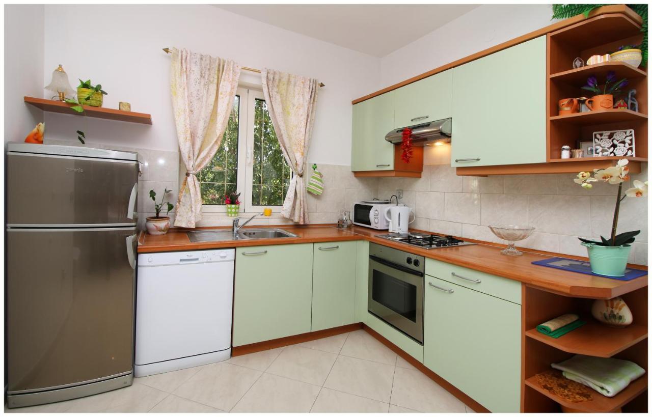 Apartments Ruza Примоштен Экстерьер фото